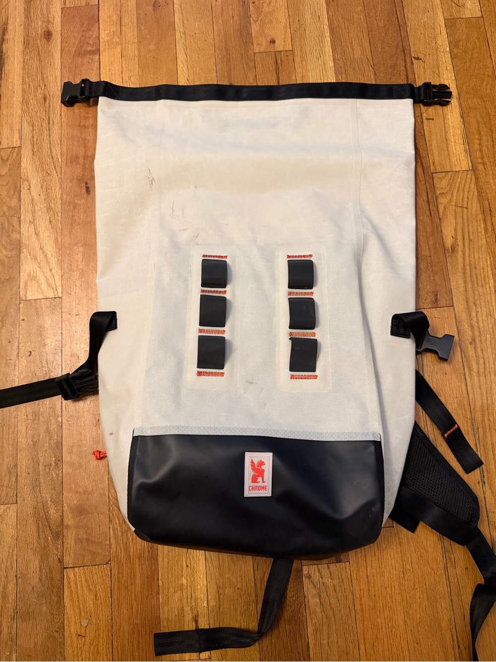 Chrome industries Urban Ex 30 L roll top future white - barely used